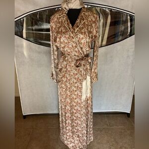 Bards Toronto lovely ladies housecoat with night gown
